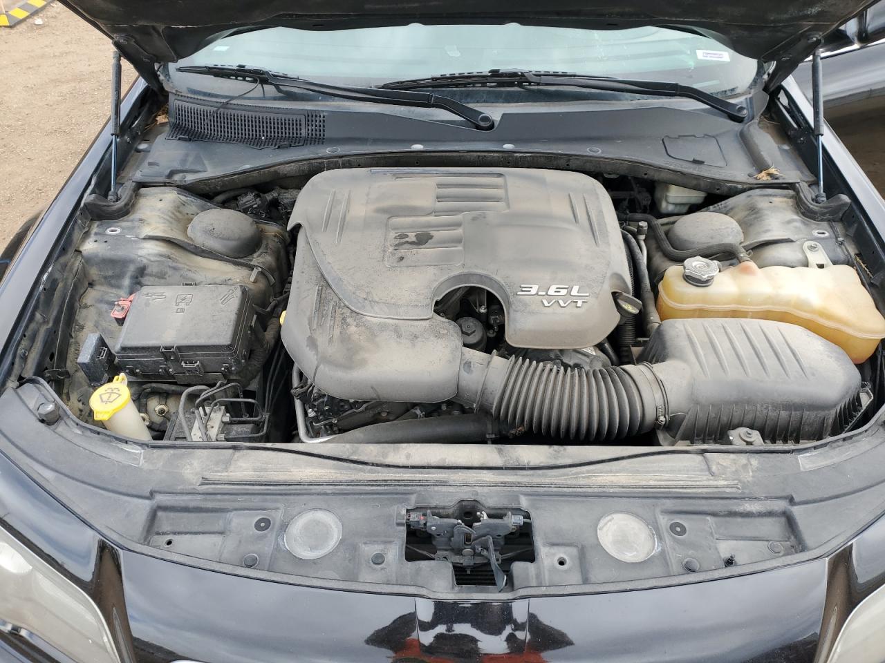 2013 Chrysler 300 - Image 11