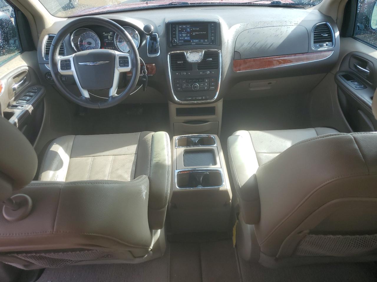 2015 Chrysler Town & Country - Image 8