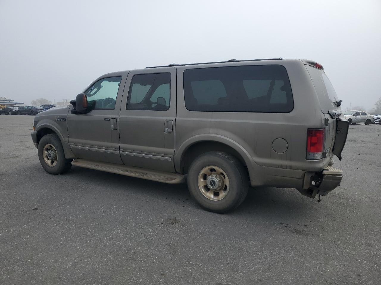 2004 Ford Excursion - Image 2
