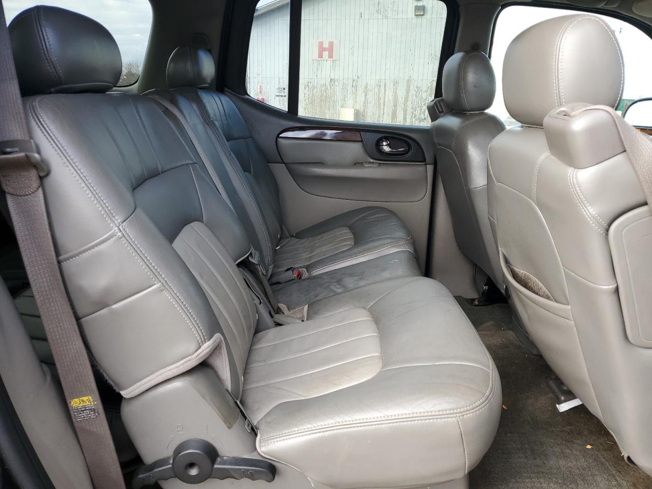 2004 GMC Envoy - Image 11