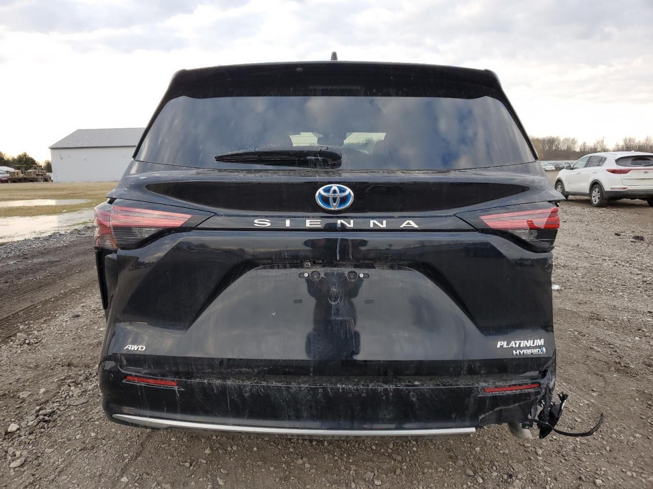 2023 Toyota Sienna - Image 6