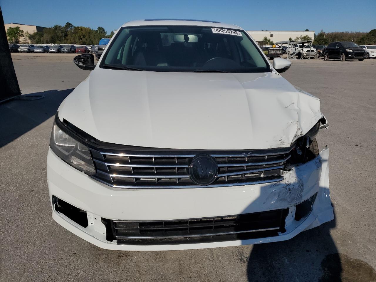 2018 Volkswagen Passat - Image 5