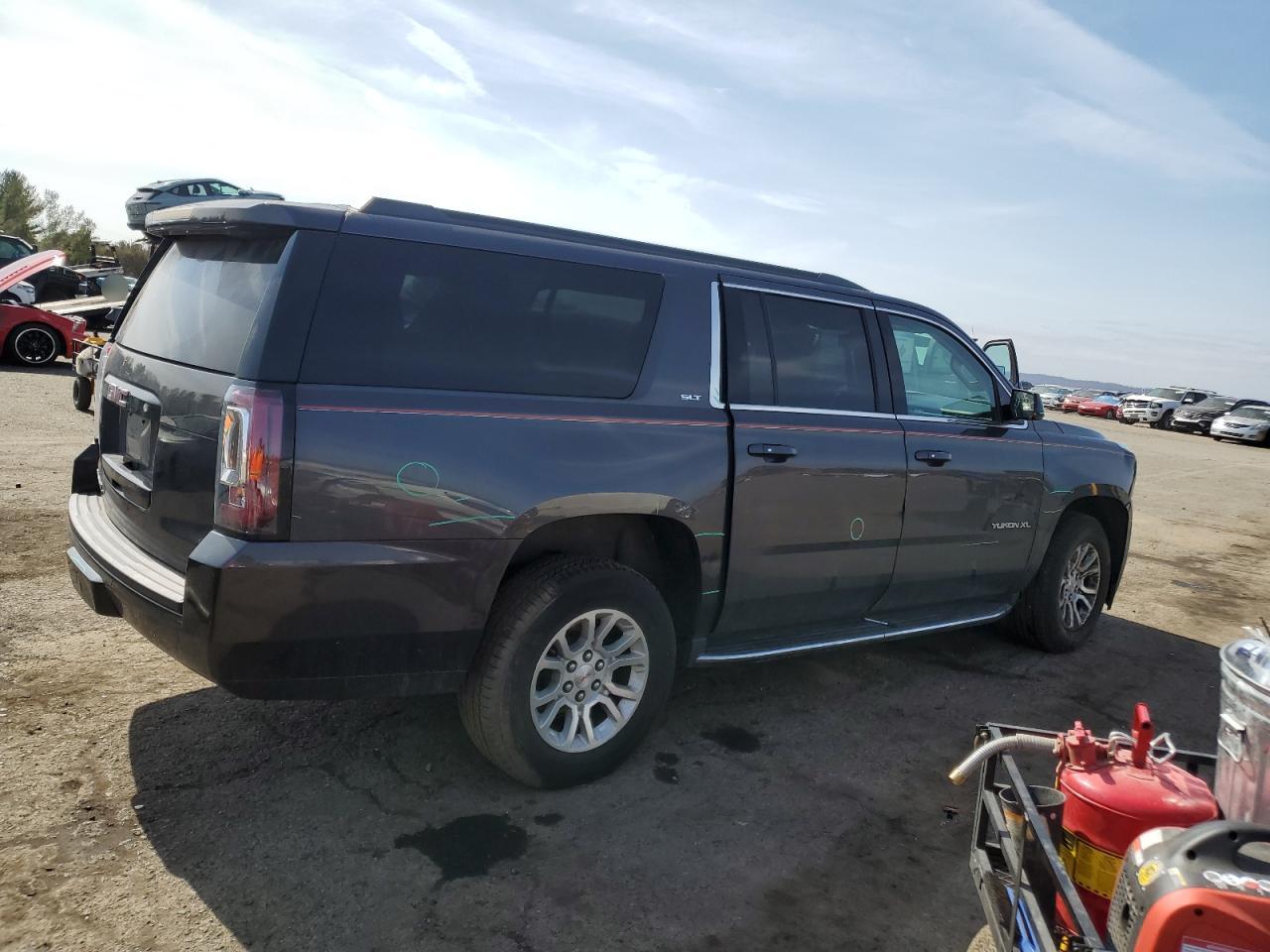 2017 GMC Yukon - Image 3
