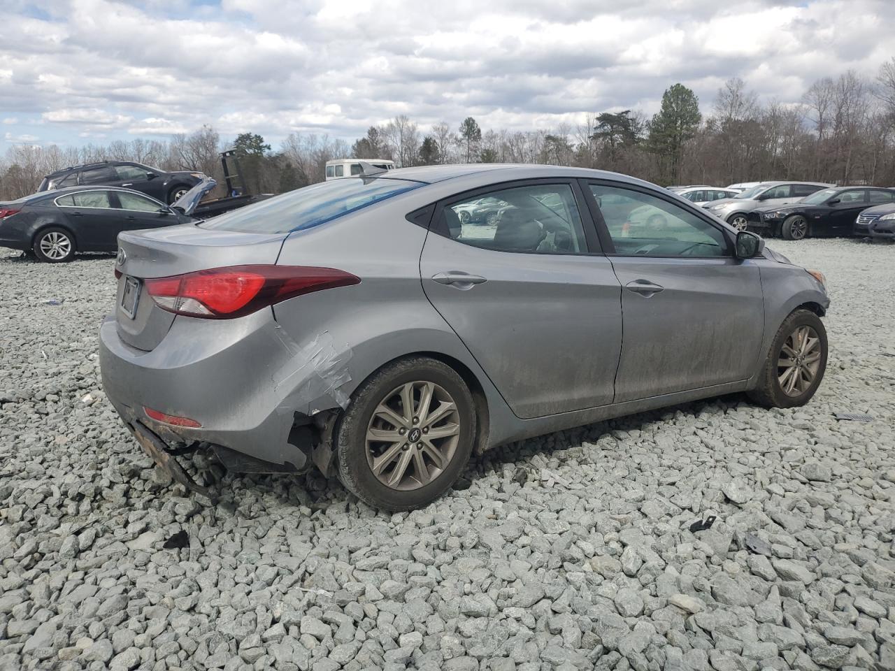 2015 Hyundai Elantra - Image 3