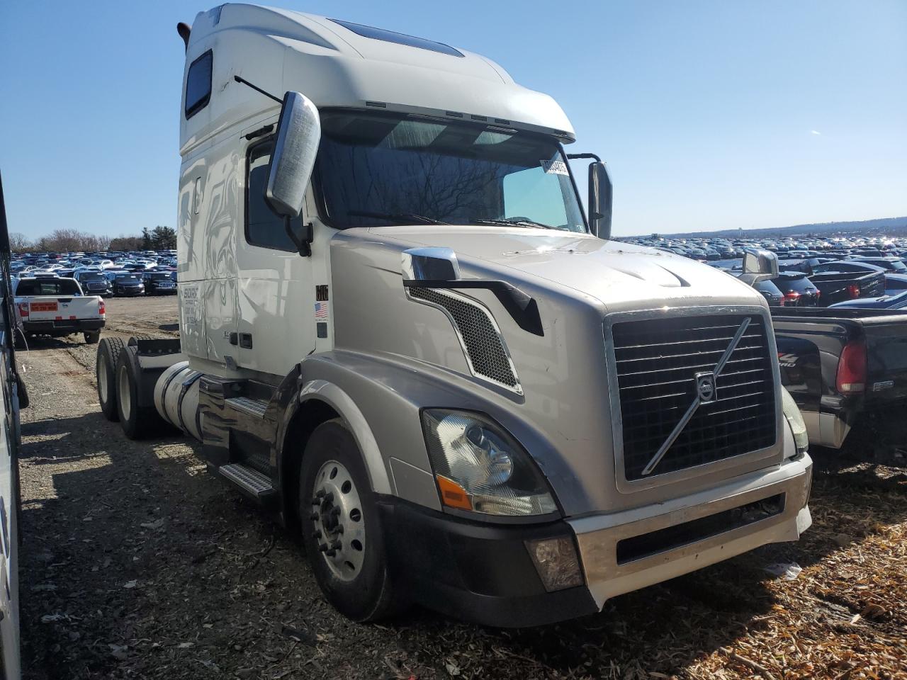 2015 Volvo Vnl Semi Truck for Sale in Pennsburg, PA - Front End