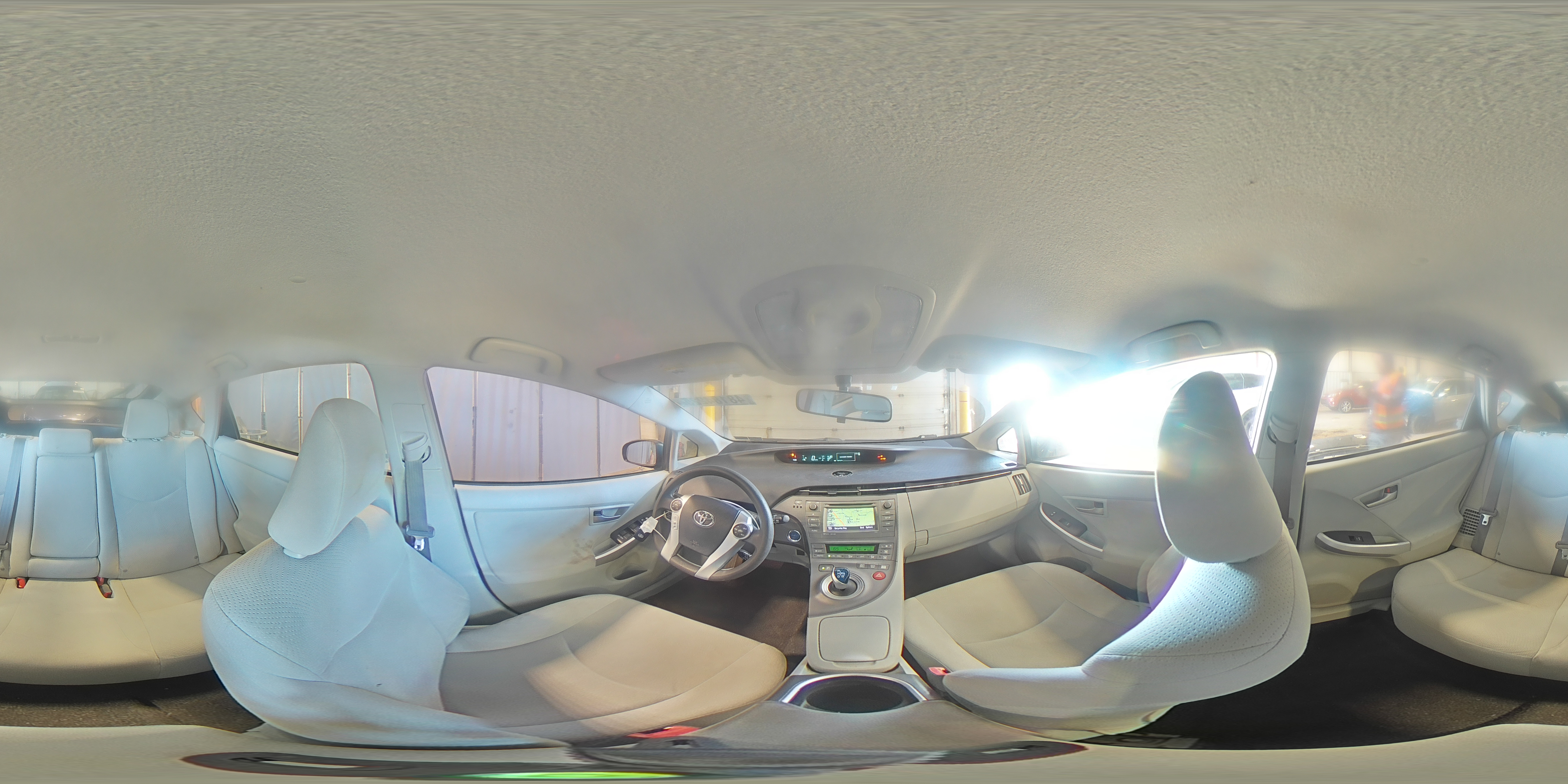 2013 Toyota Prius - Image 15