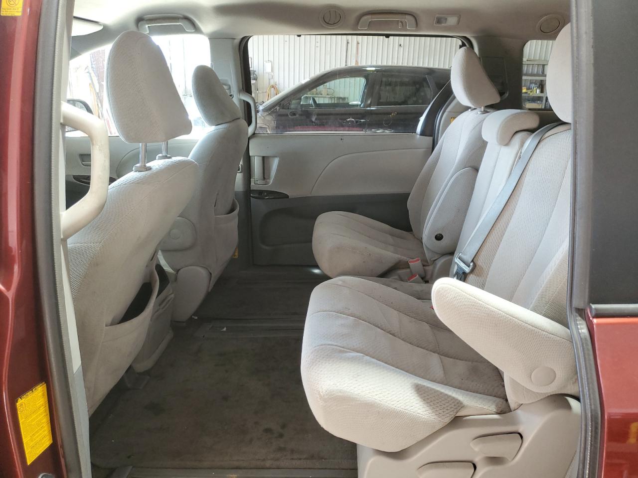 2012 Toyota Sienna - Image 11
