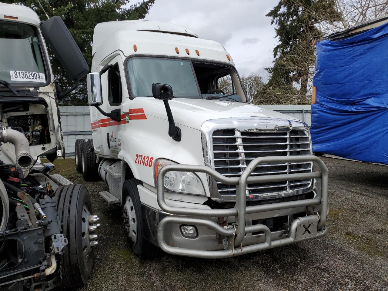 2018 Freightliner Cascadia 125 Semi Truck for Sale in Woodburn, OR - Front End