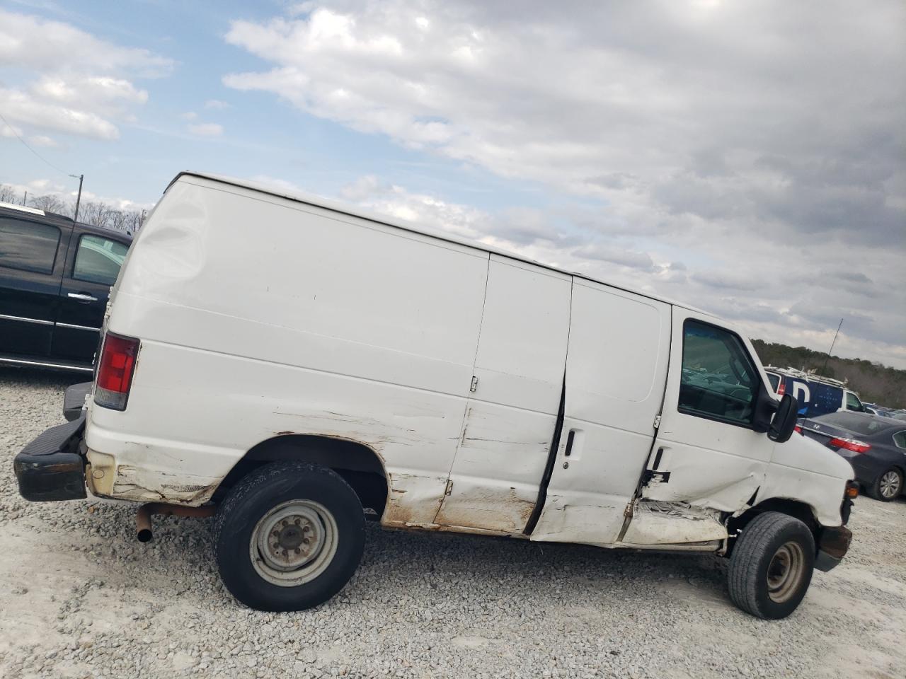 2011 Ford Econoline - Image 3