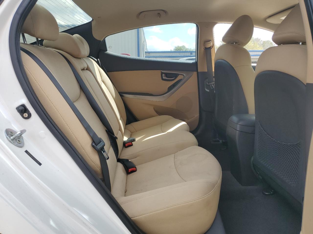 2011 Hyundai Elantra - Image 10