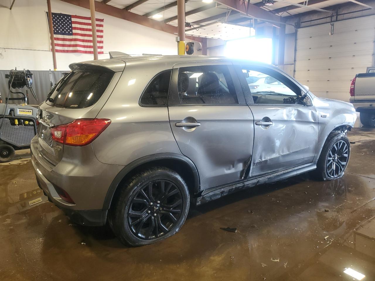 2018 Mitsubishi Outlander - Image 3