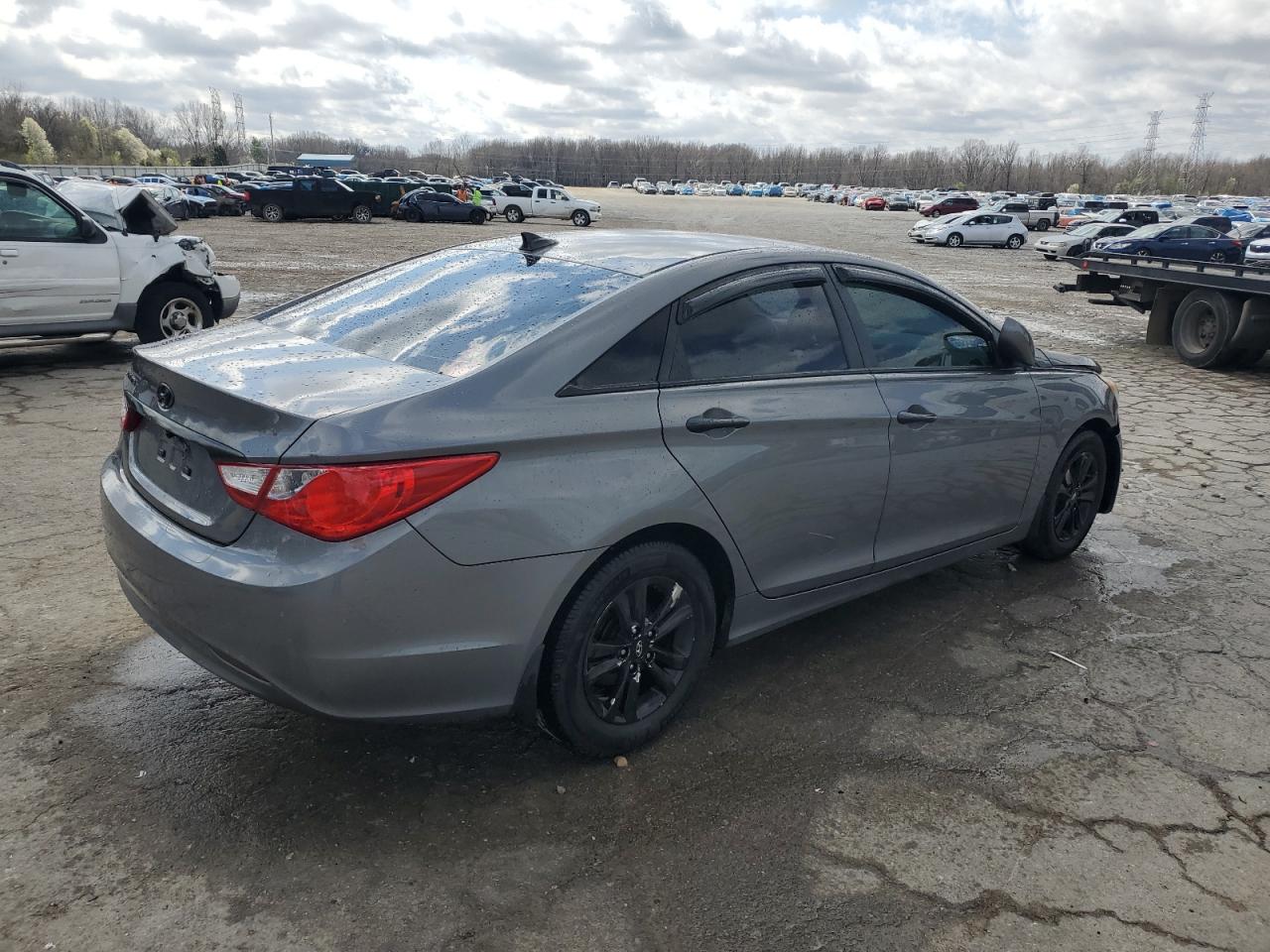 2013 Hyundai Sonata - Image 3