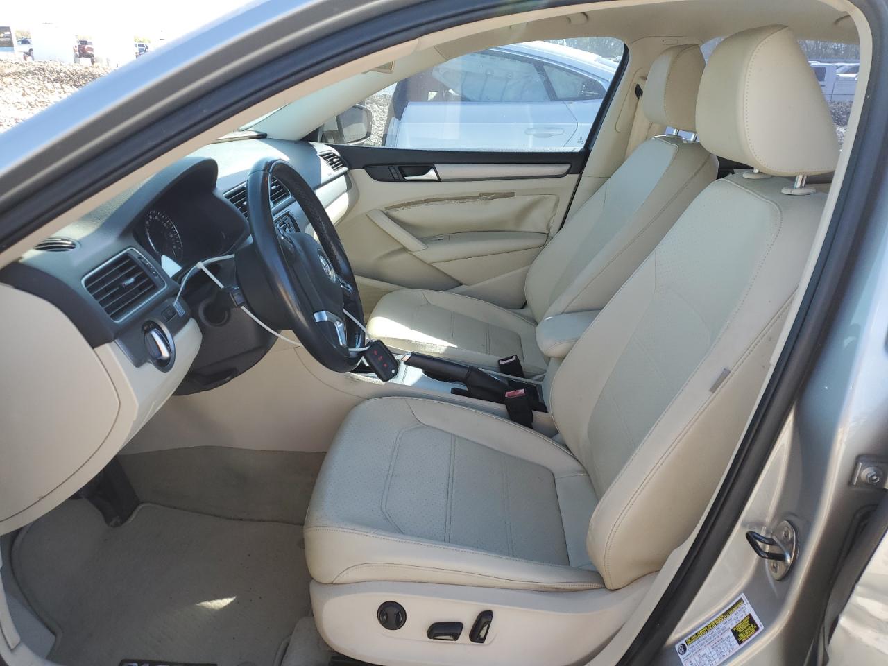 2014 Volkswagen Passat - Image 7