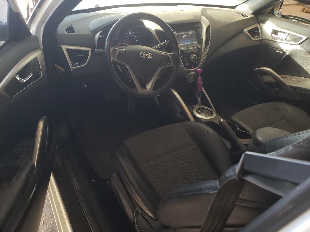 2016 Hyundai Veloster - Image 8