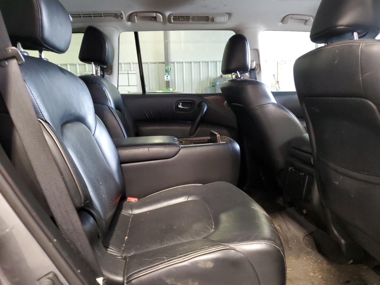 2015 Infiniti QX80 - Image 11