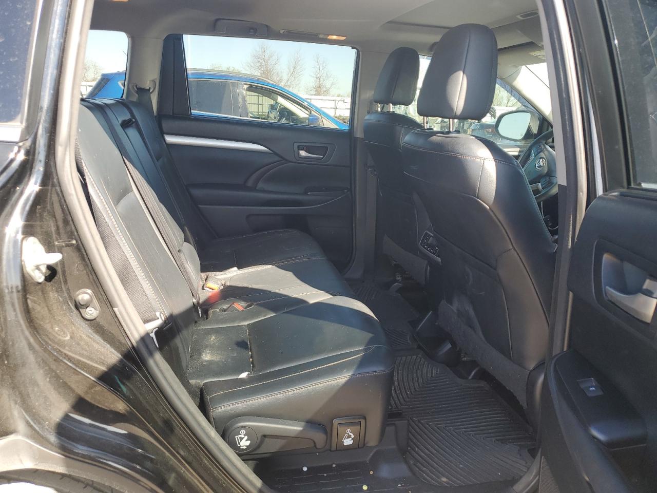 2015 Toyota Highlander - Image 11