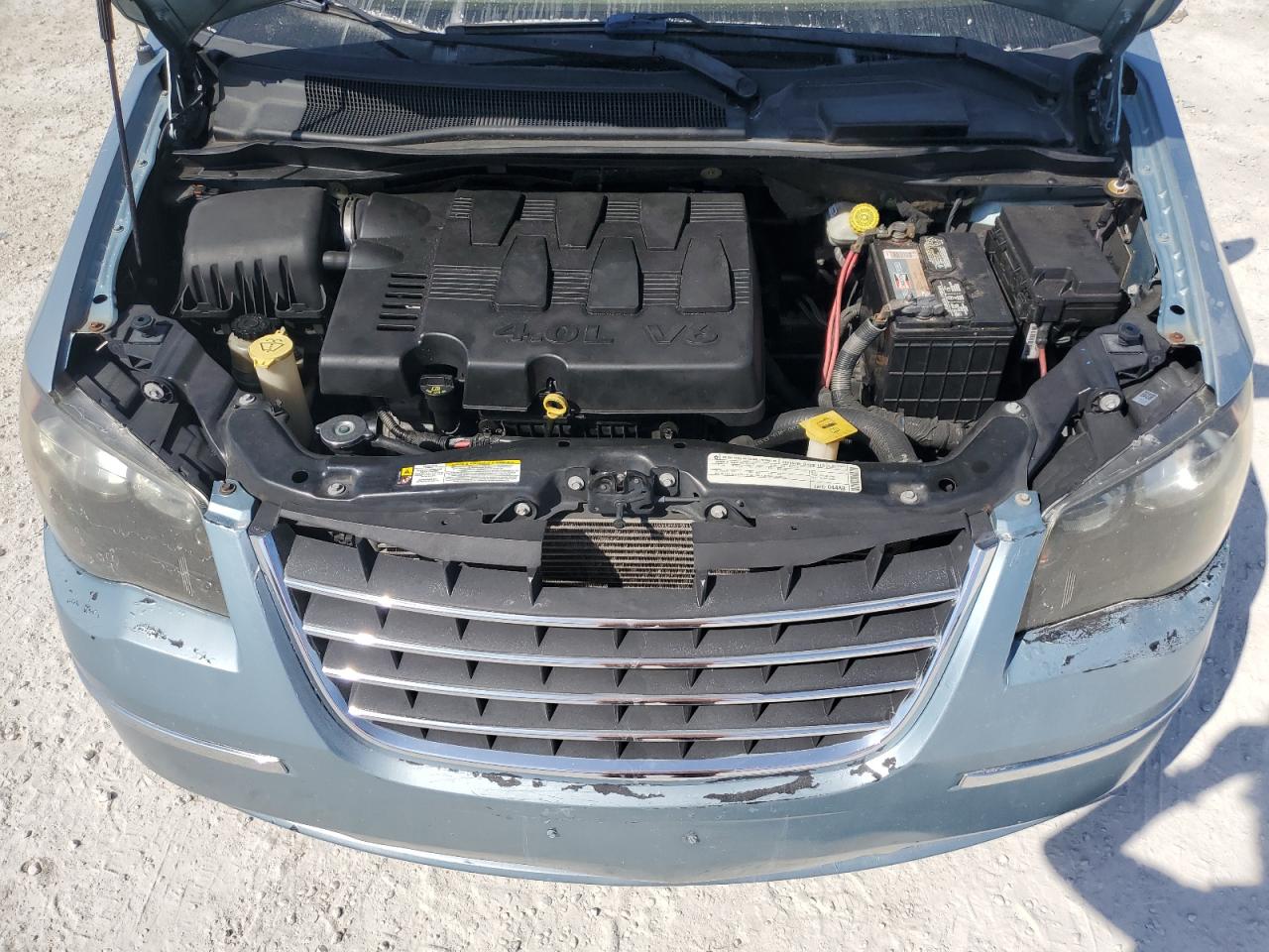 2010 Chrysler Town & Country - Image 14