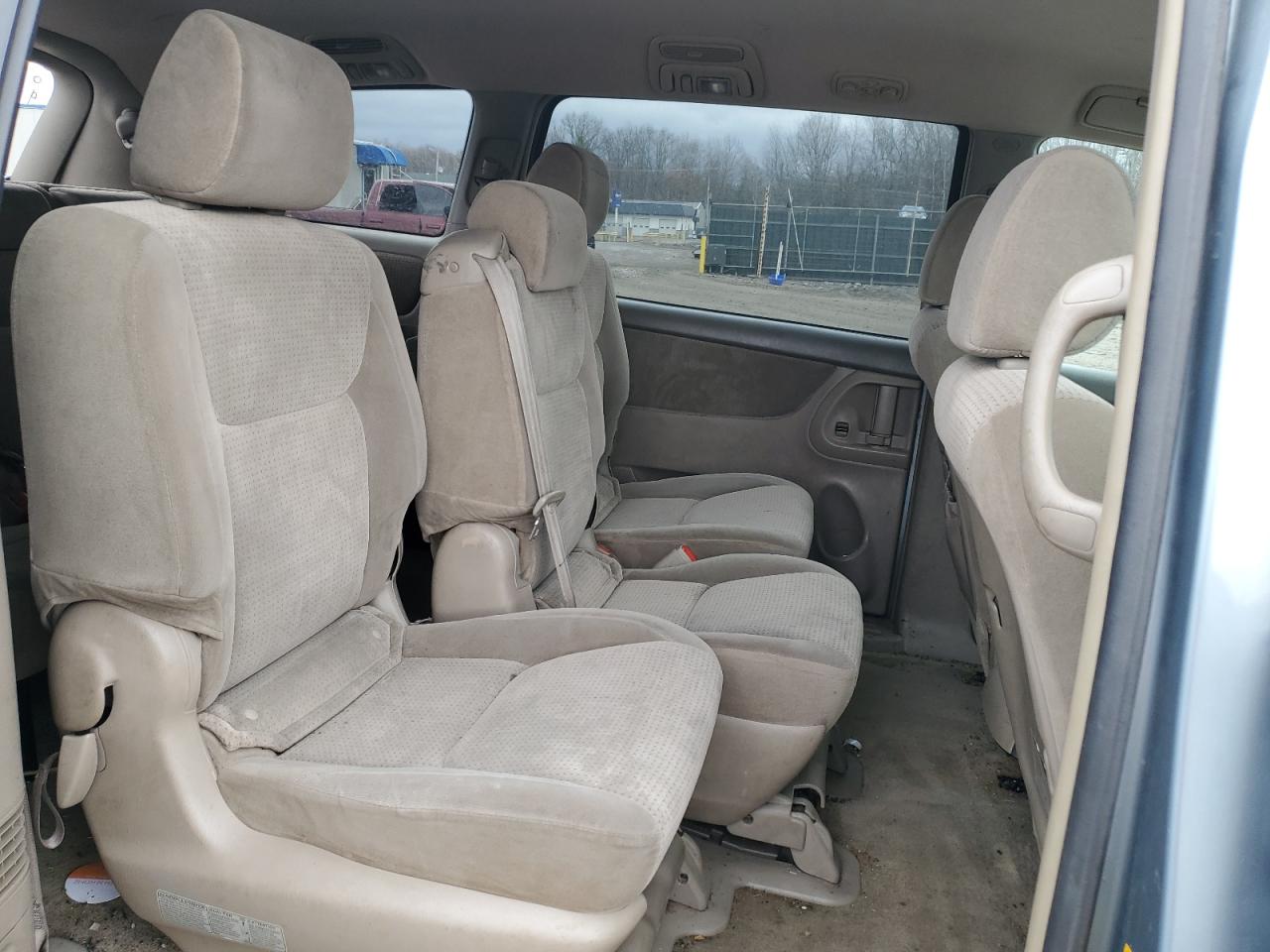 2007 Toyota Sienna - Image 11
