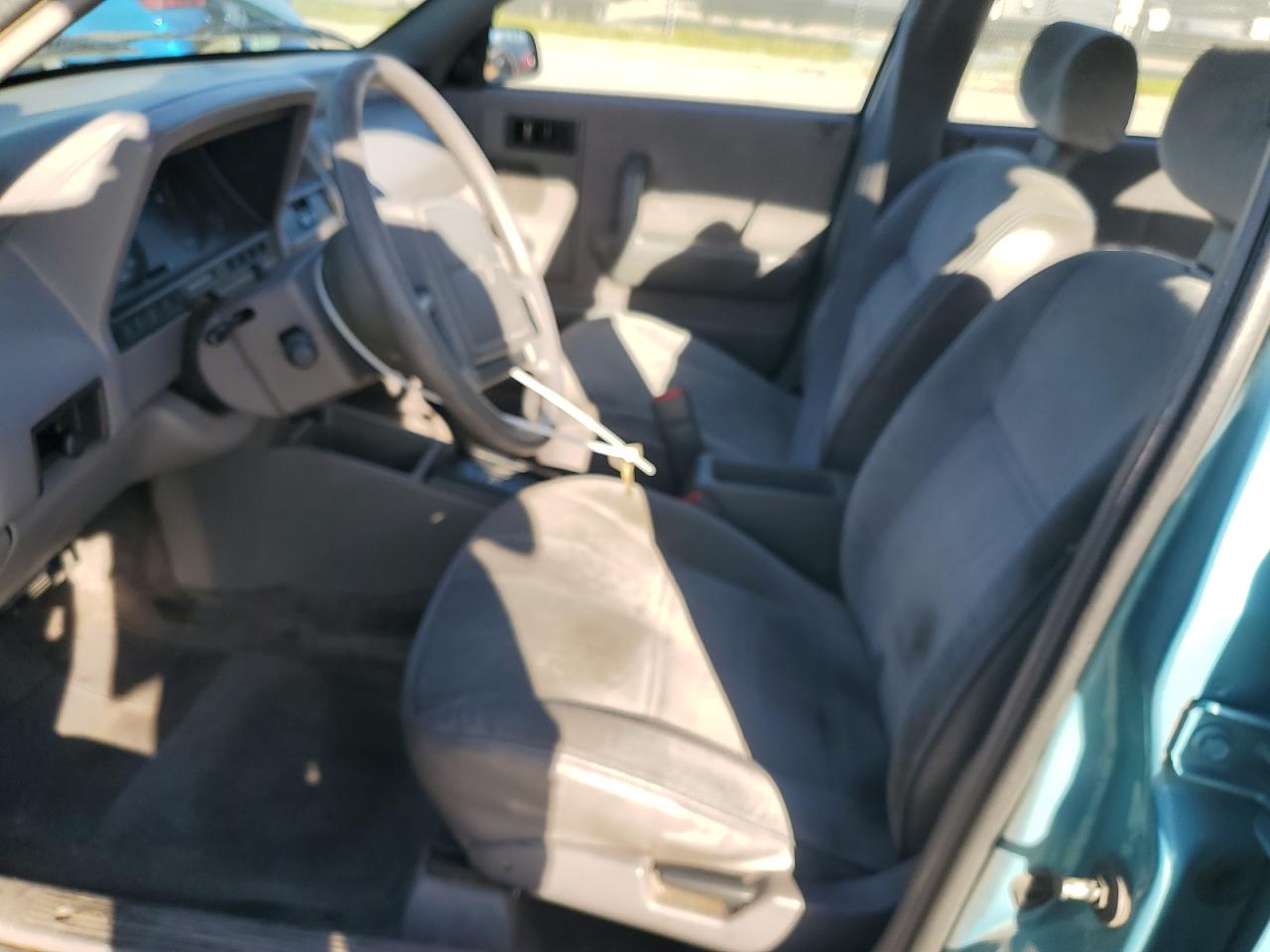 1994 Plymouth Sundance - Image 7