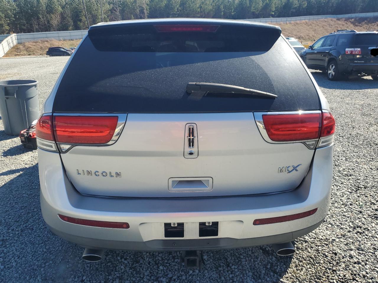 2011 Lincoln MKX - Image 6