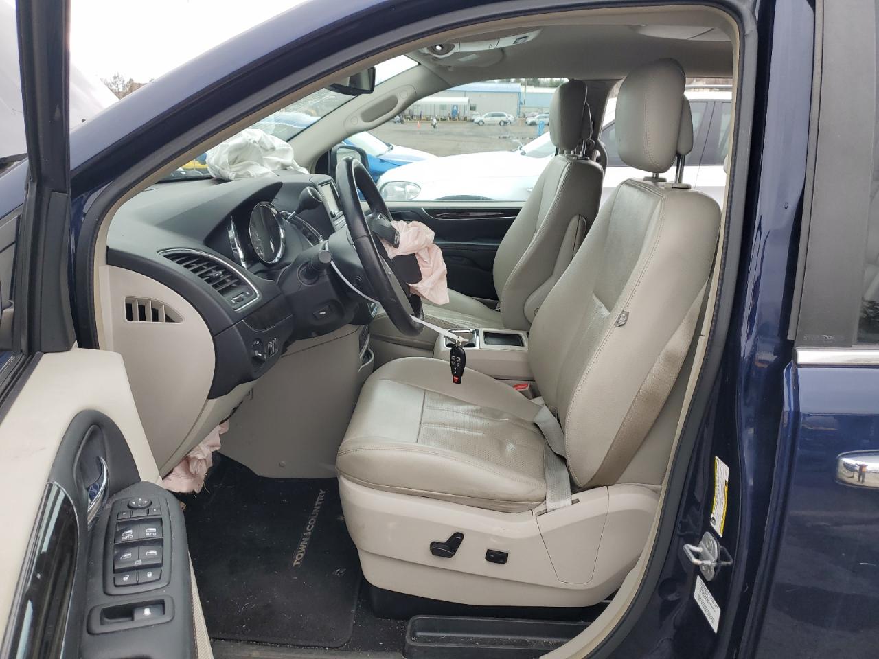 2013 Chrysler Town & Country - Image 7