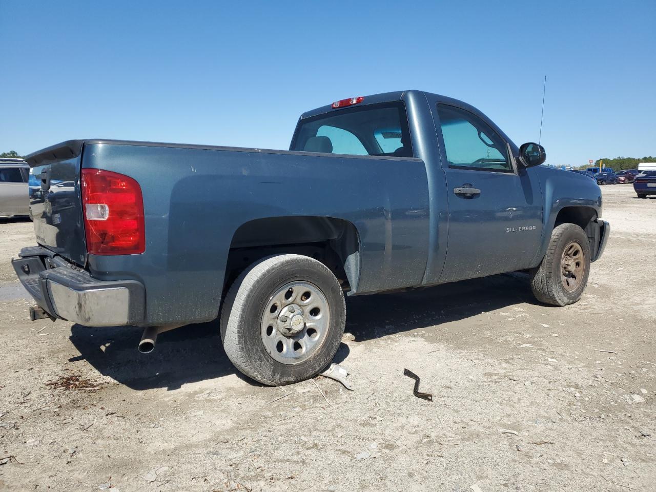 2011 Chevrolet Silverado - Image 3