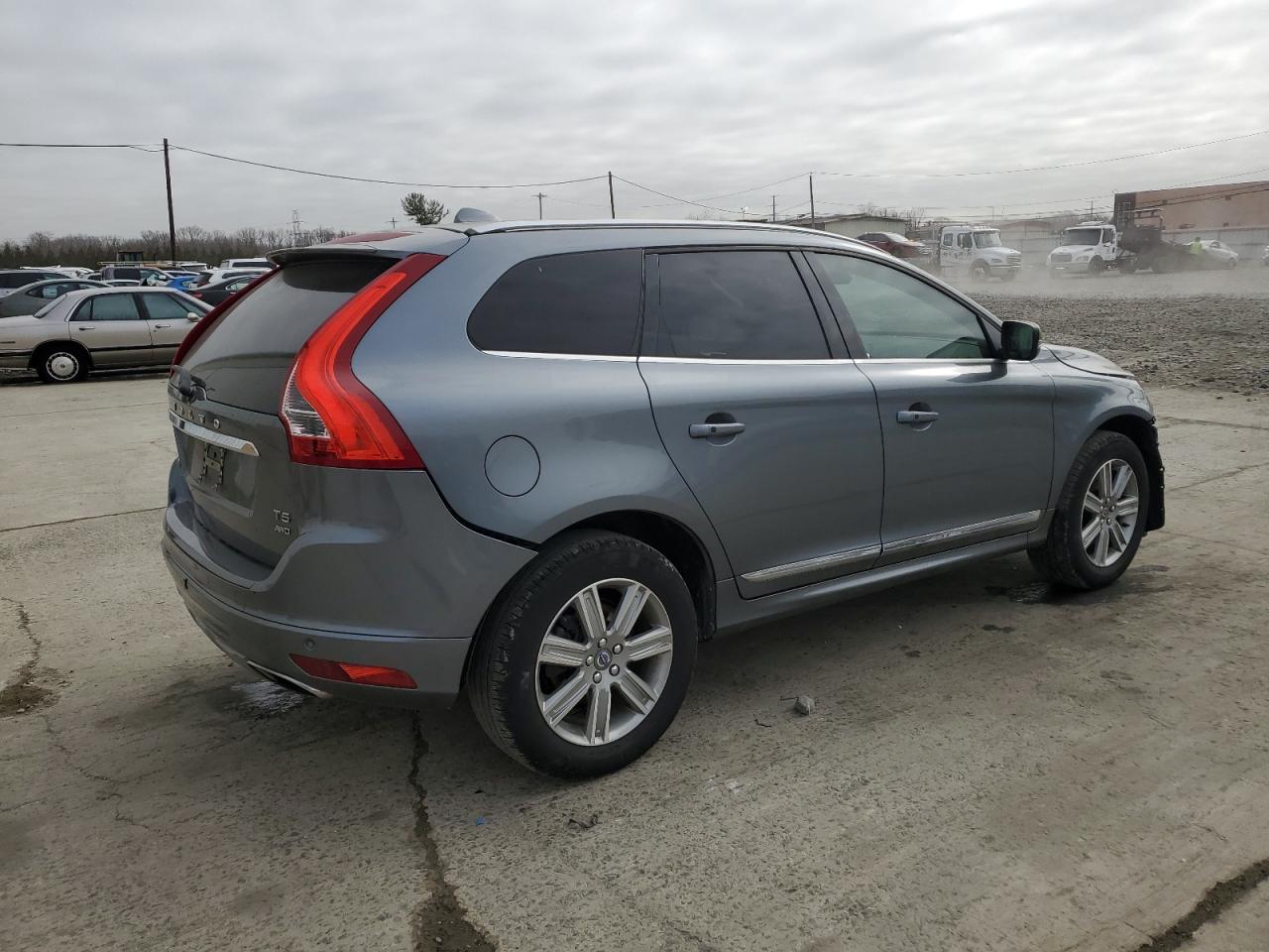 2017 Volvo XC60 - Image 3