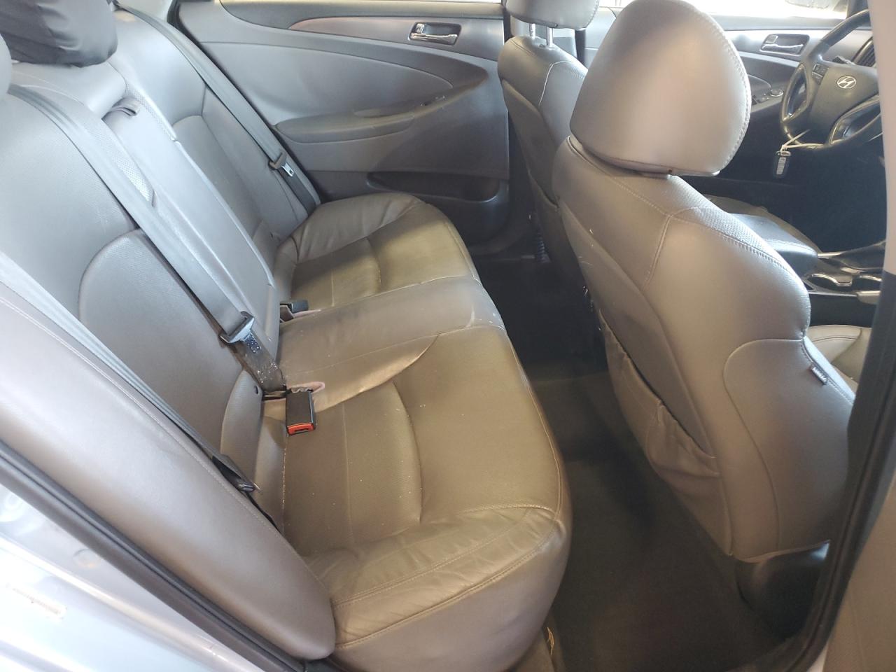 2011 Hyundai Sonata - Image 10