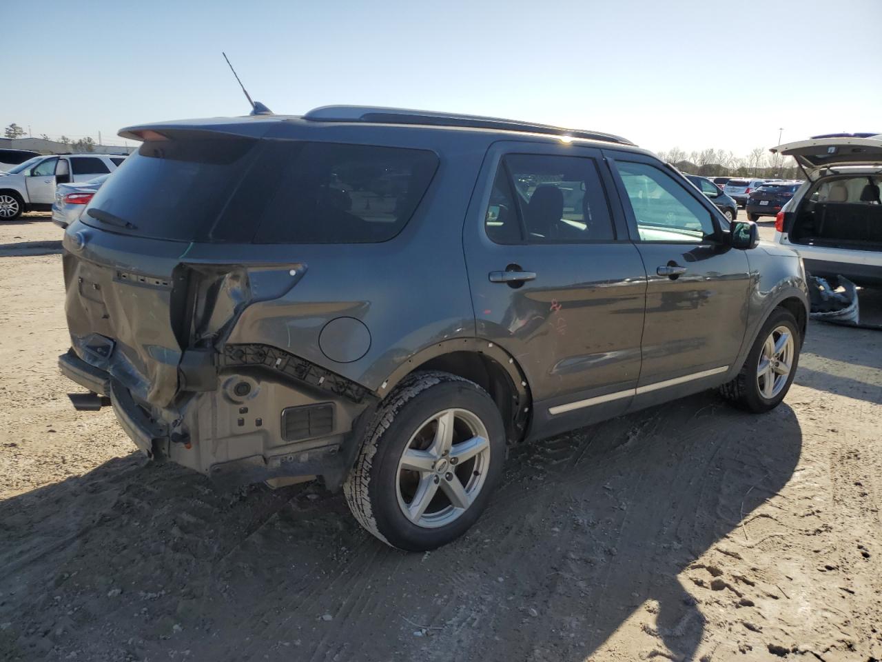 2018 Ford Explorer - Image 3