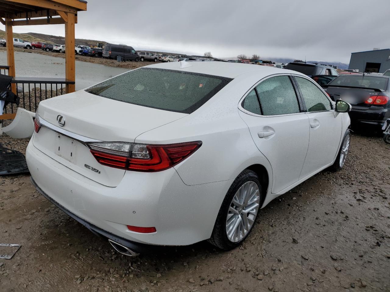 2016 Lexus ES - Image 3
