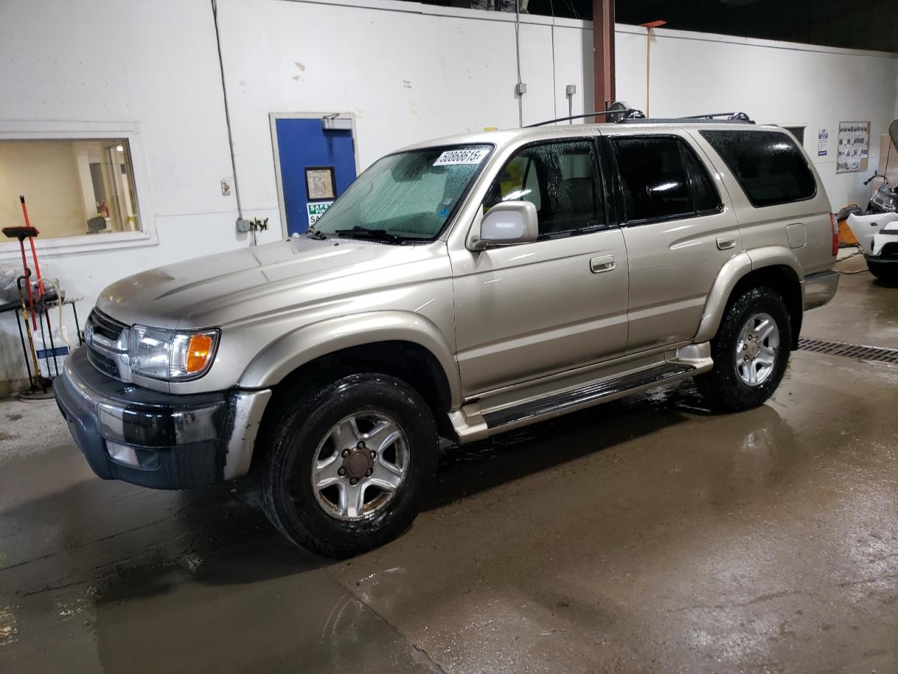 2001 Toyota 4Runner Sr5 იყიდება Blaine-ში, MN - Front End