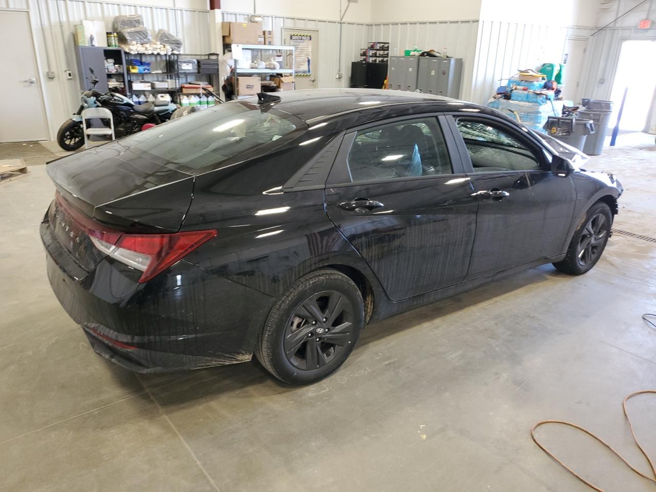 2023 Hyundai Elantra - Image 3