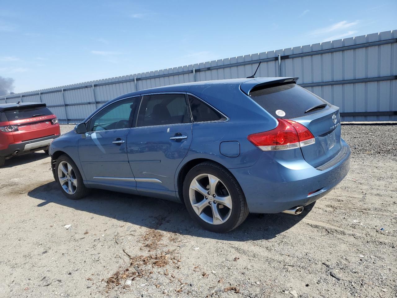 2011 Toyota Venza - Image 2