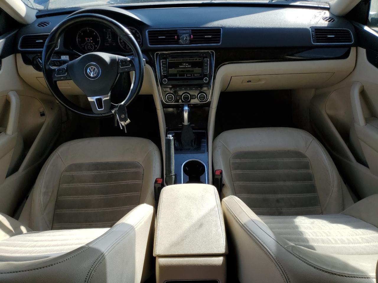 2015 Volkswagen Passat - Image 8