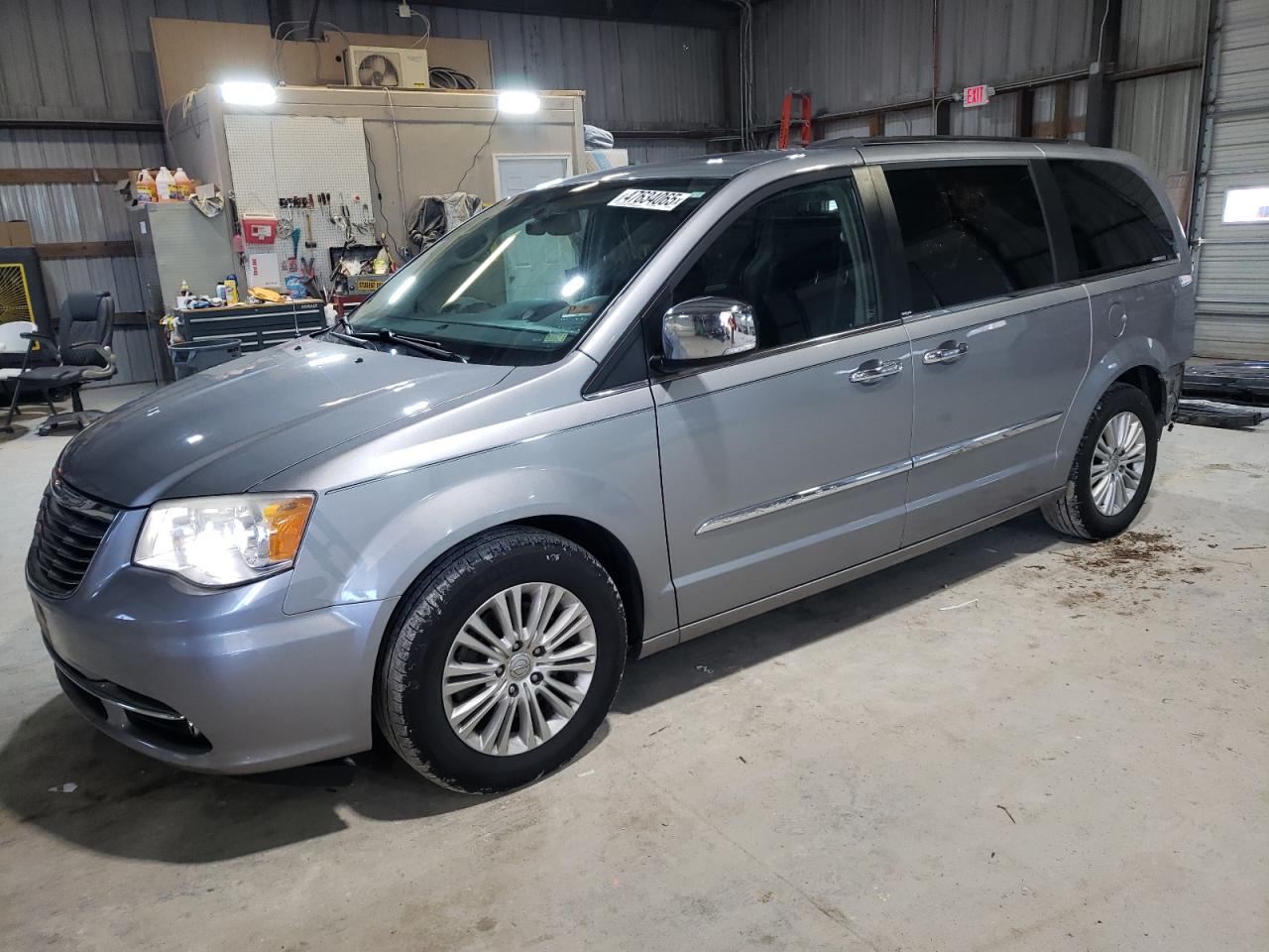 2014 Chrysler Town & Country - Image 1
