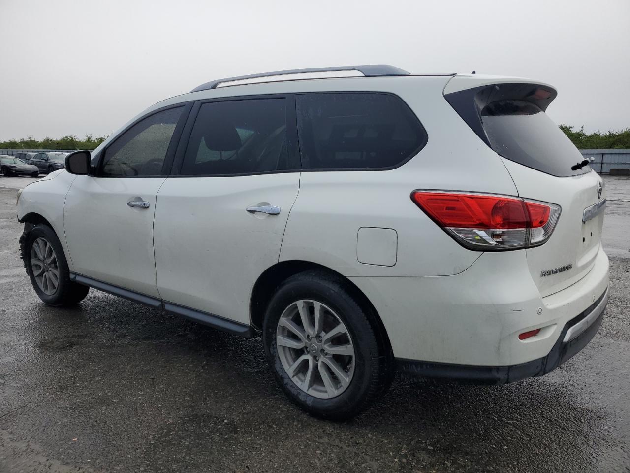 2014 Nissan Pathfinder - Image 2