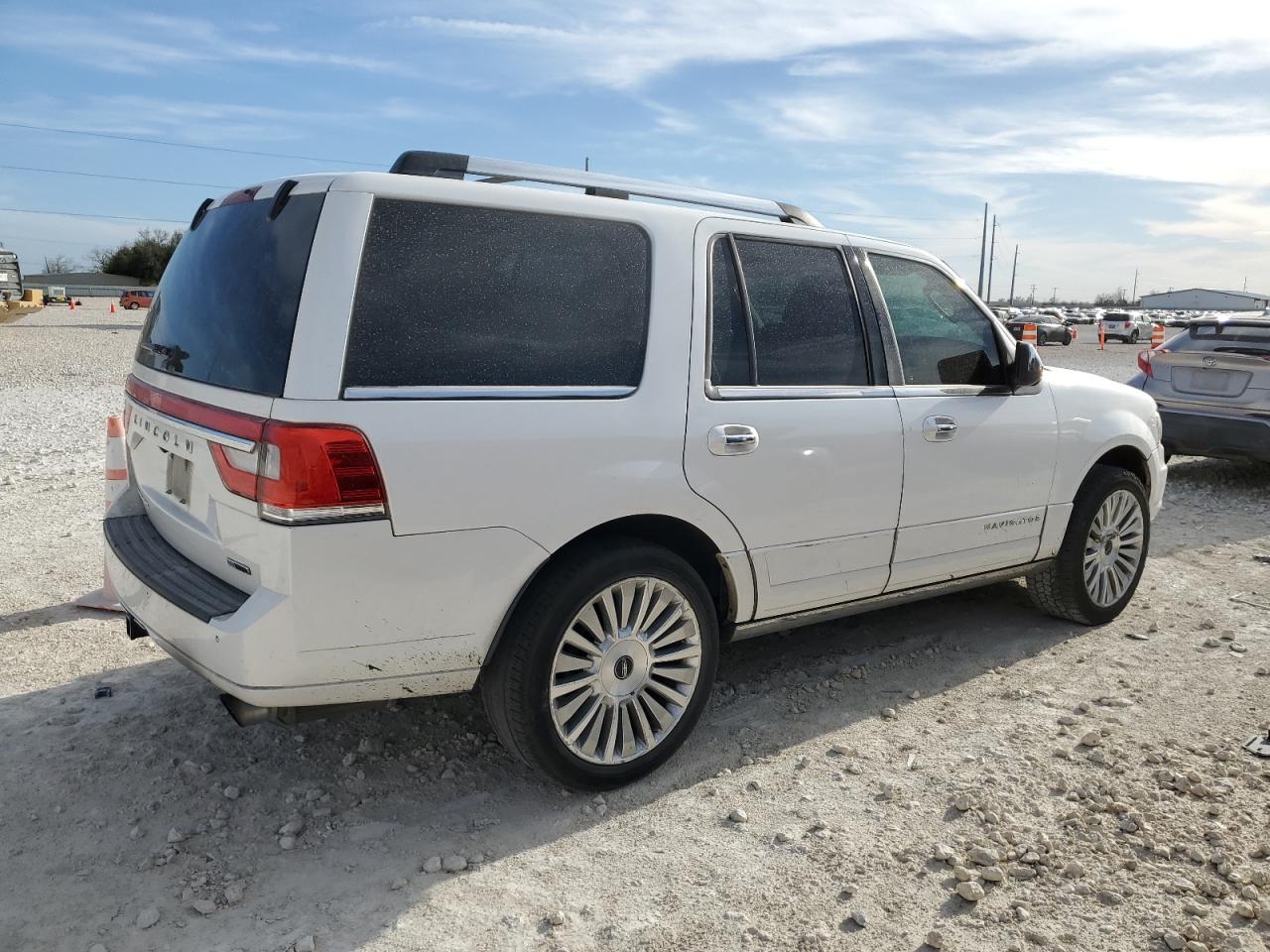 2015 Lincoln Navigator - Image 3