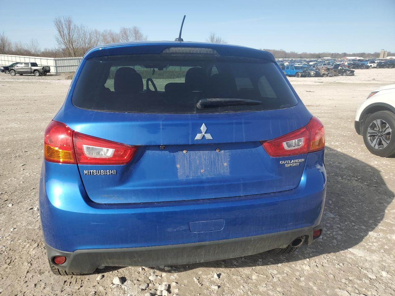 2015 Mitsubishi Outlander - Image 6
