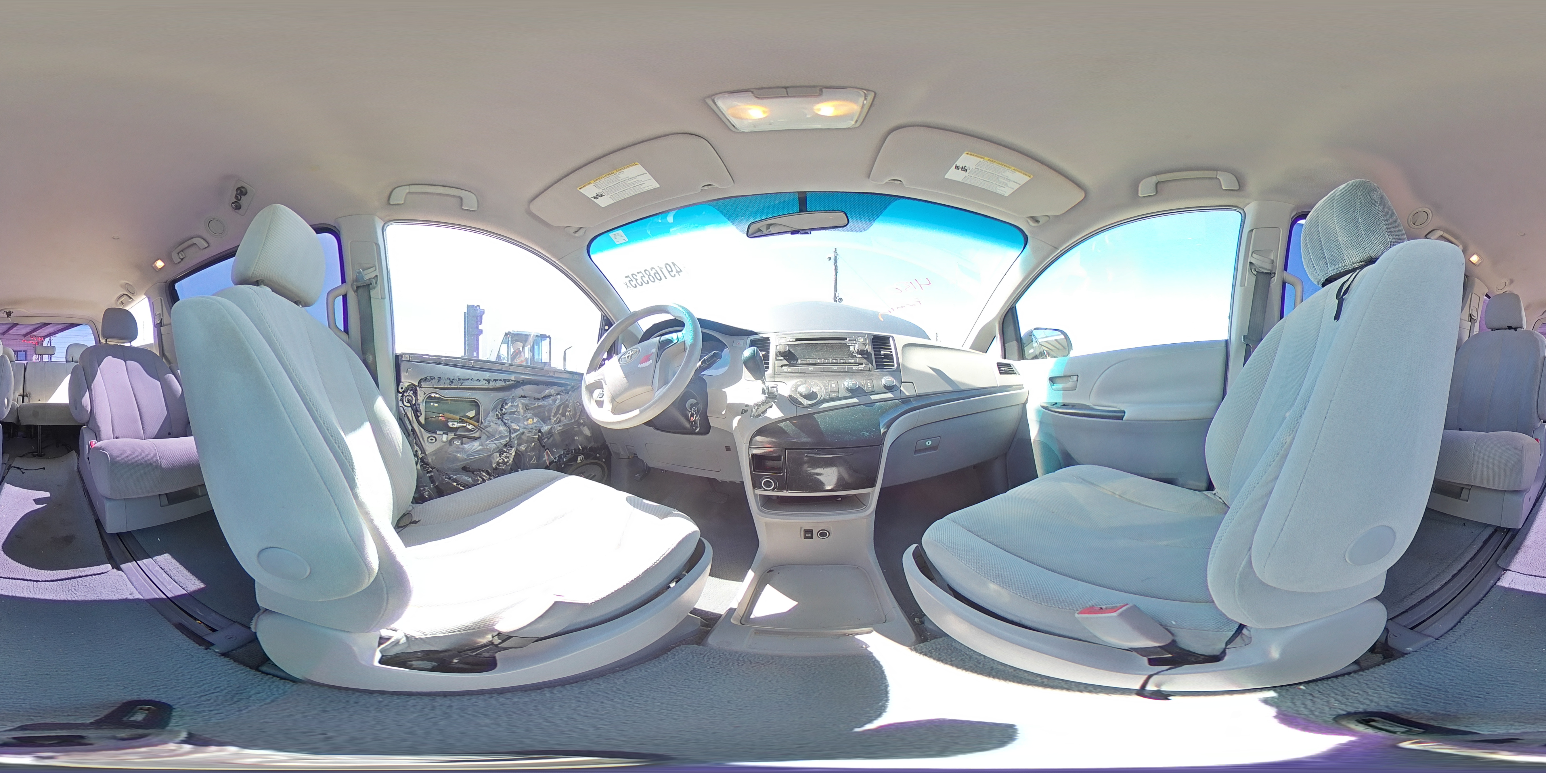 2011 Toyota Sienna - Image 13
