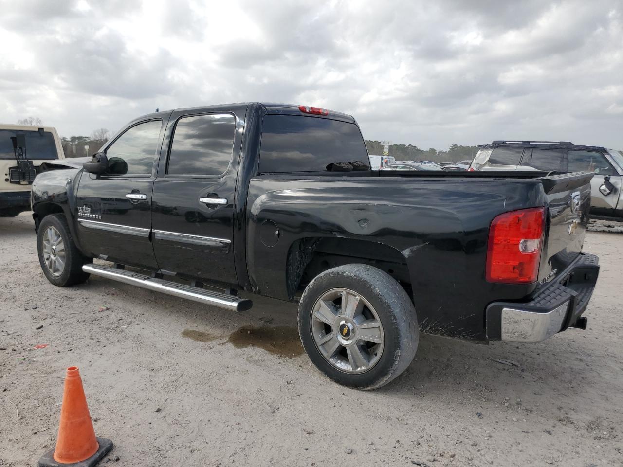 2013 Chevrolet Silverado - Image 2