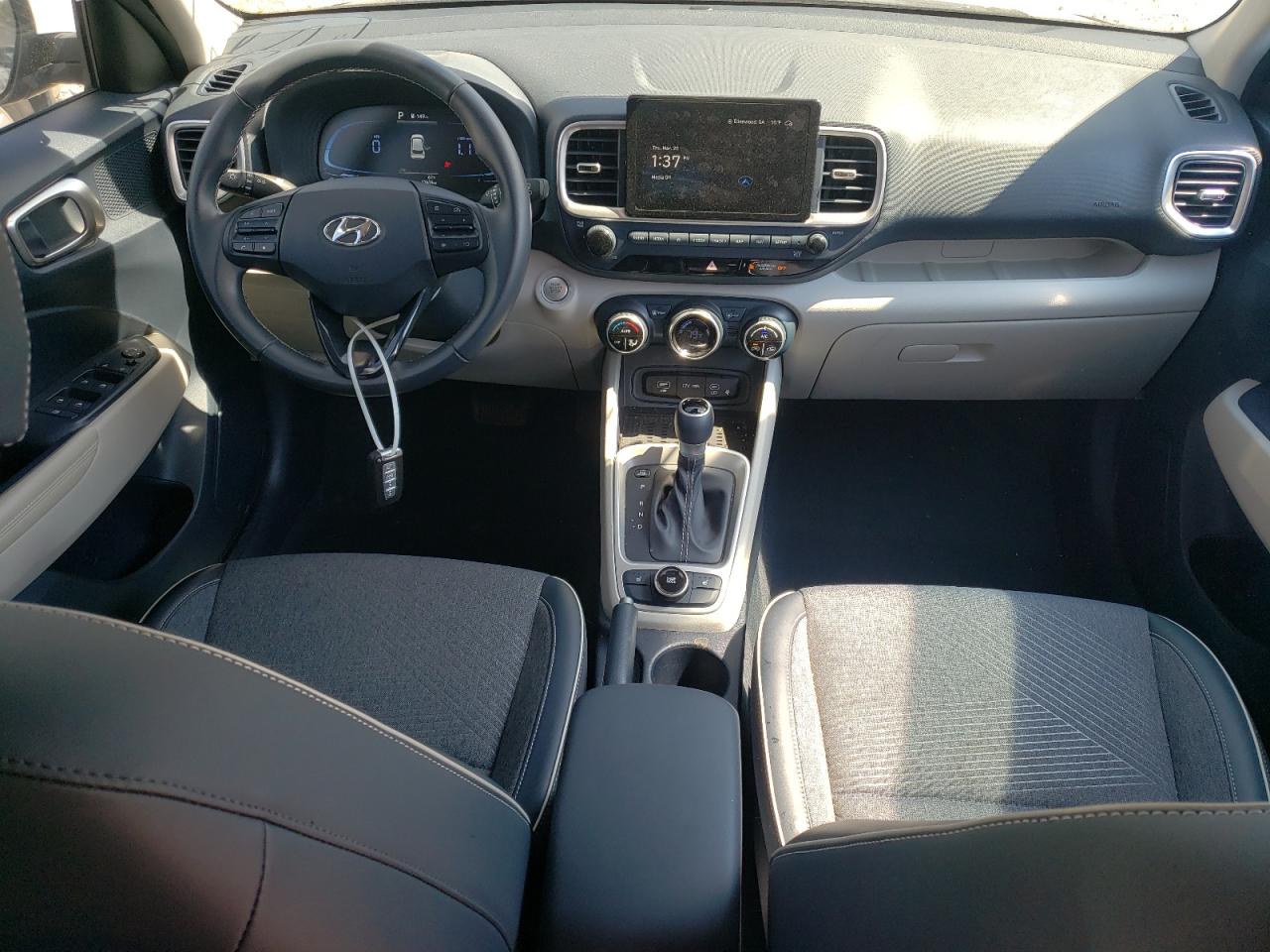 2023 Hyundai Venue - Image 8