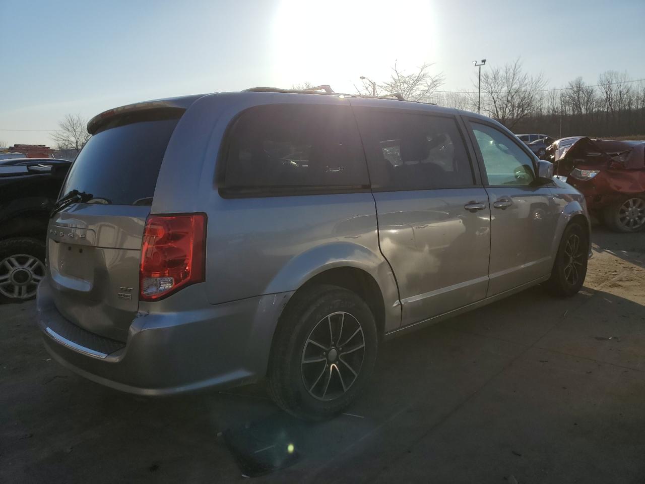 2018 Dodge Caravan - Image 3