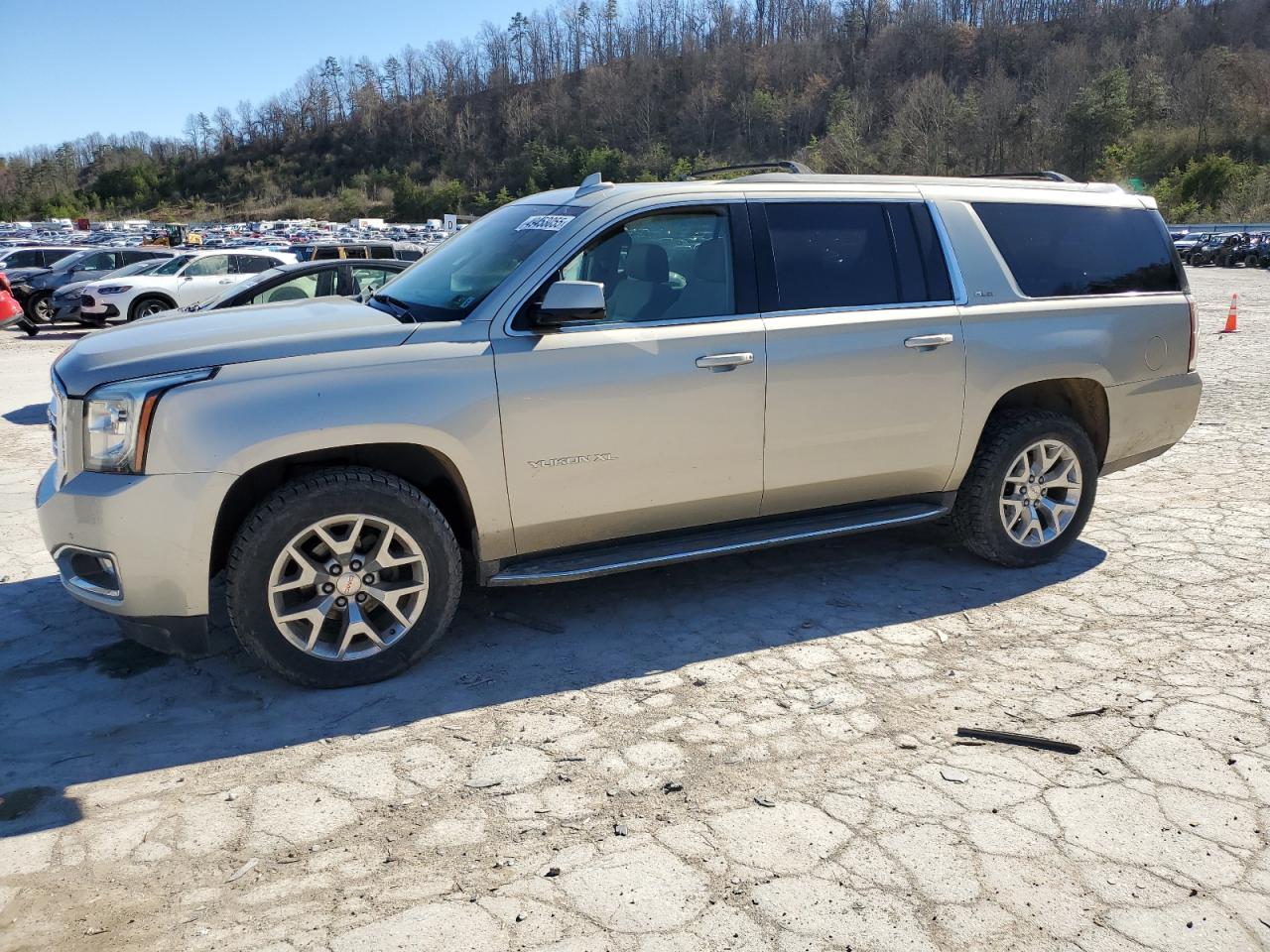 2016 GMC Yukon Xl K1500 Sle VIN: 1GKS2FKC3GR320632 Lot: 49453055