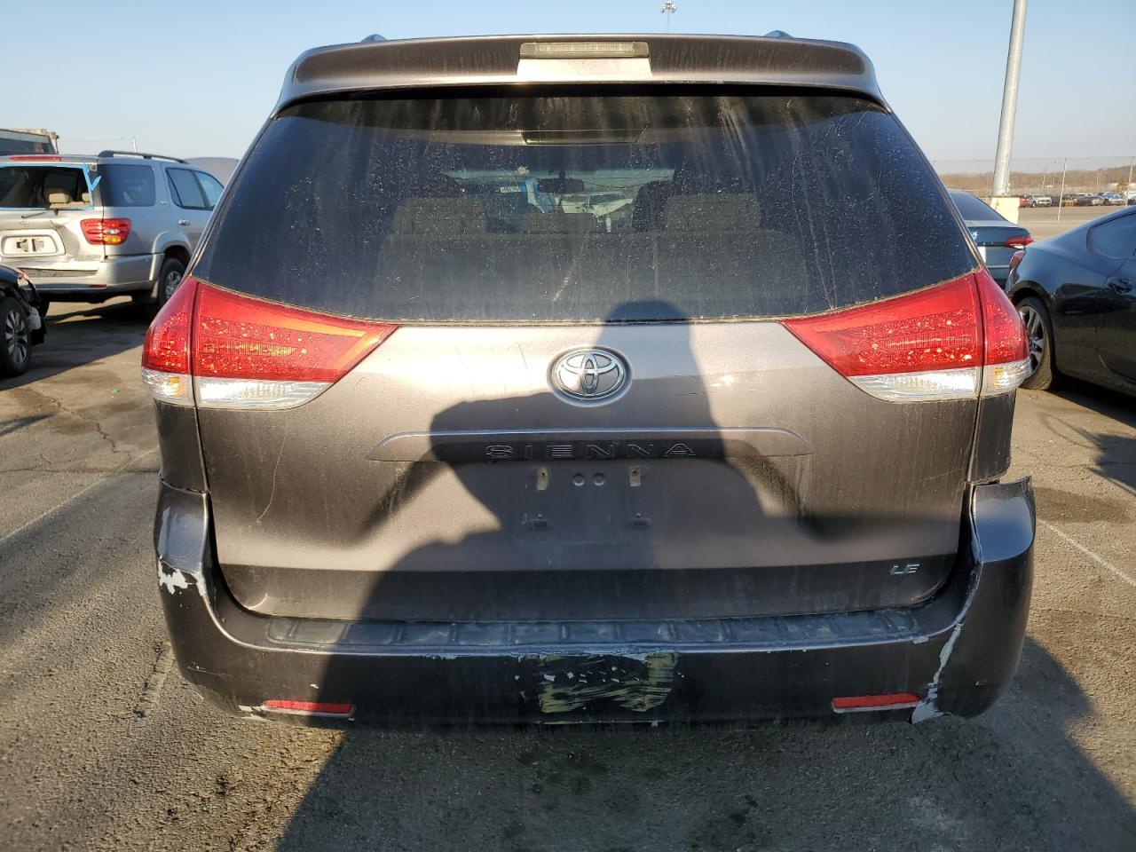 2011 Toyota Sienna Le VIN: 5TDKK3DC0BS015719 Lot: 48758665