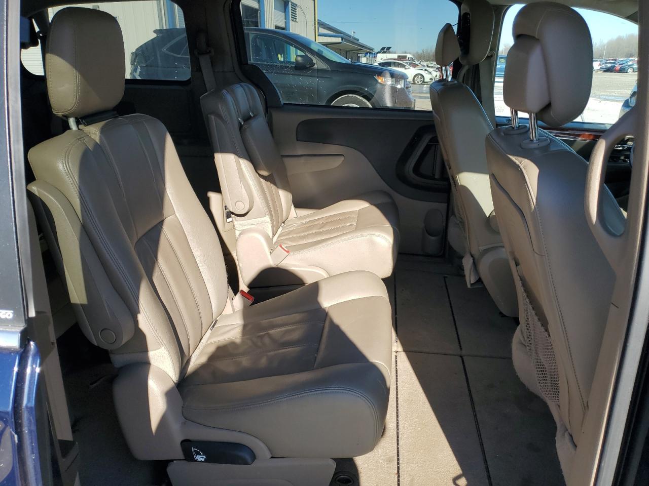 2013 Chrysler Town & Country - Image 11