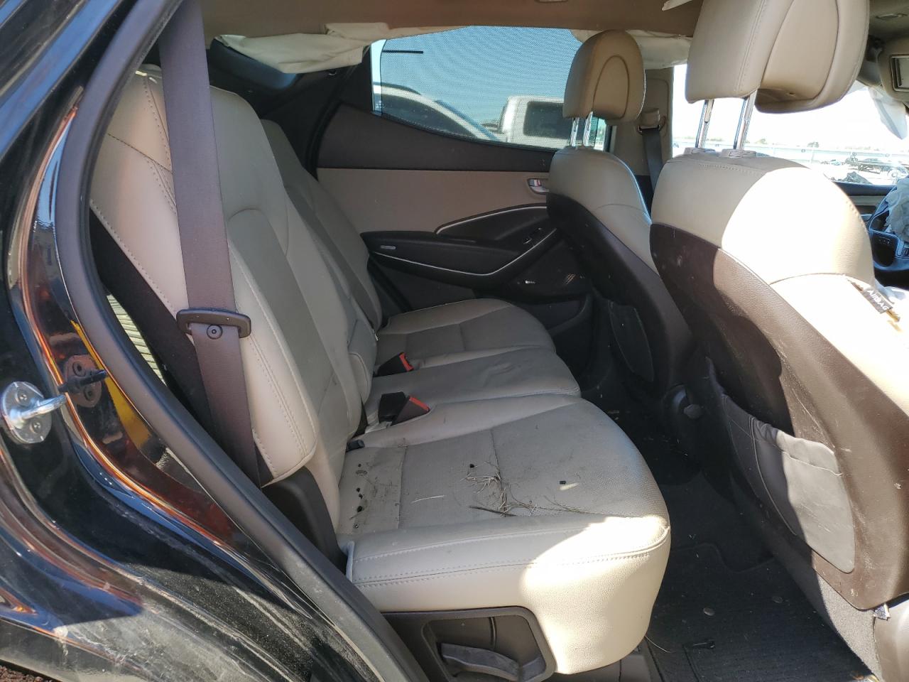 2017 Hyundai Santa Fe - Image 11