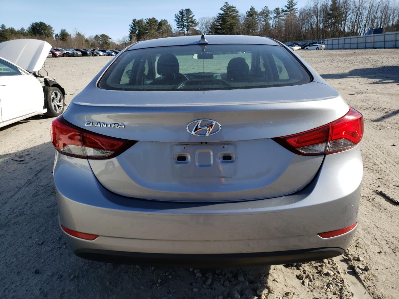 2015 Hyundai Elantra - Image 6