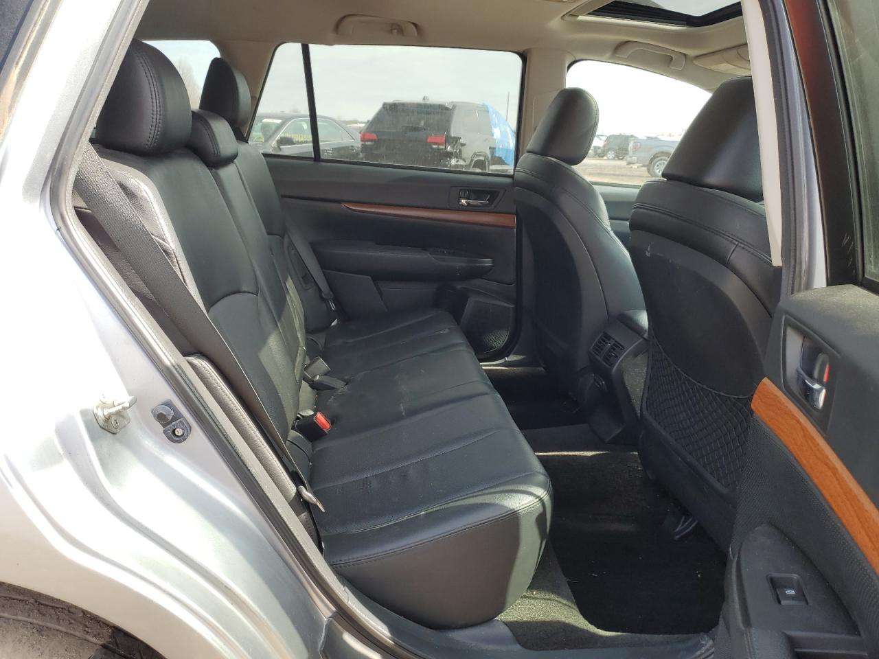 2014 Subaru Outback - Image 11