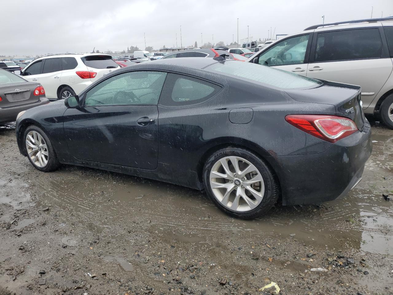 2014 Hyundai Genesis - Image 2