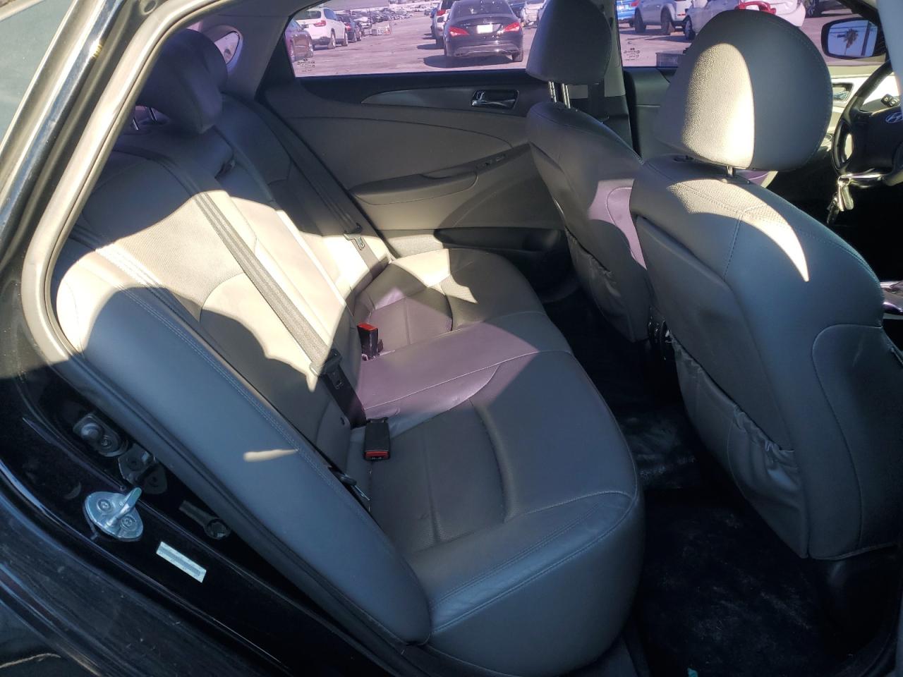 2012 Hyundai Sonata - Image 10